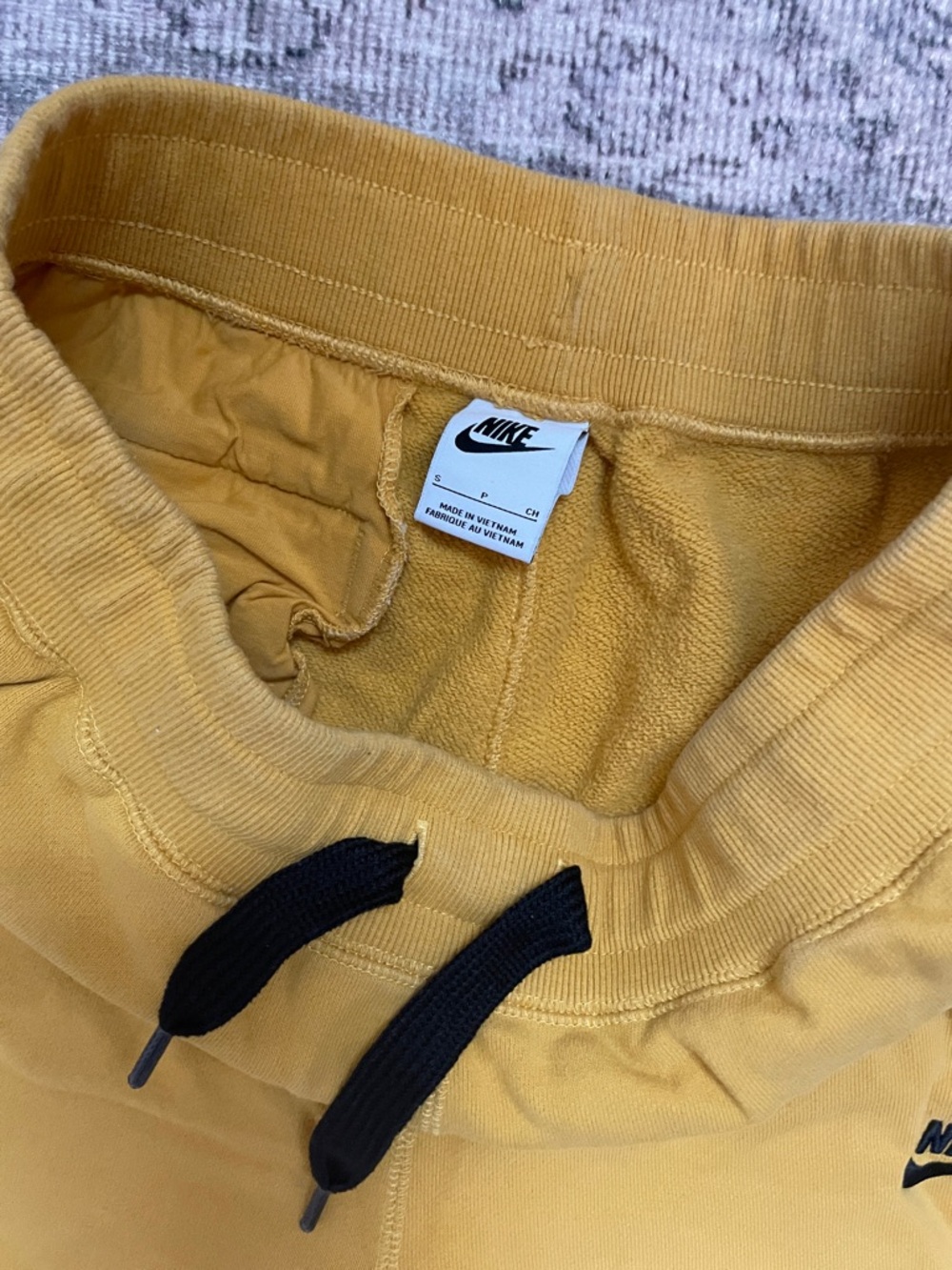 Nike Men’s Yellow Sweatpant Joggers with Black Drawstring - Picture 2 of 3